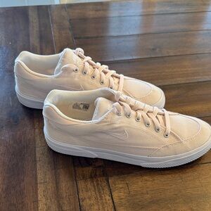 Nike Retro GTS
Light Soft Pink (Women's) size 9